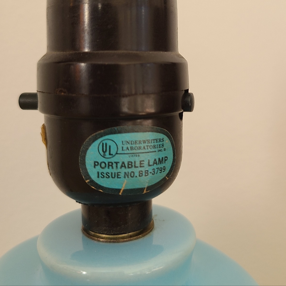 VINTAGE Pastel Lamp - Picture 2 of 3